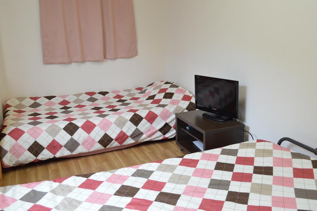 Guest House Fukutomi - Female Only Naha Ruang foto